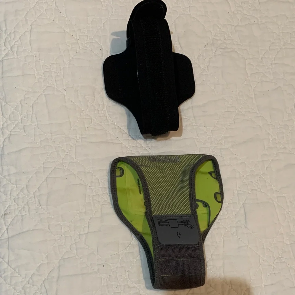 Tune Belt Black and Green Armband Set